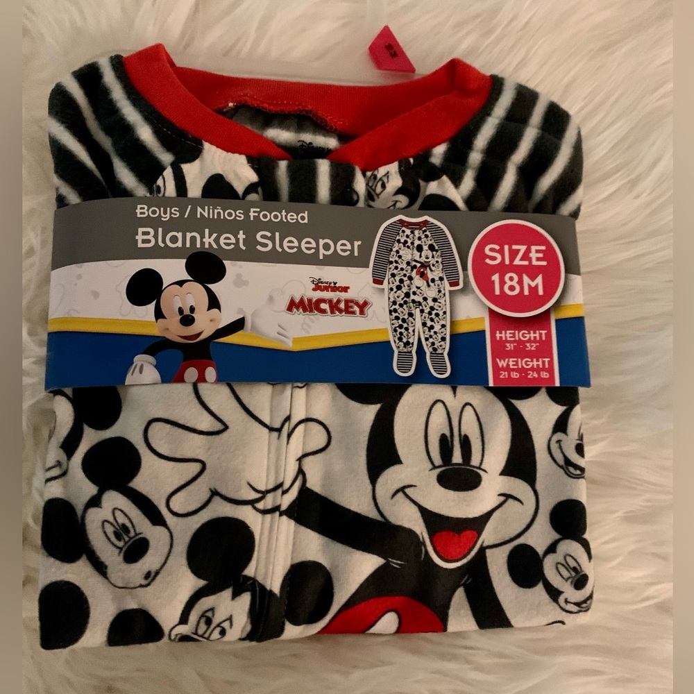 NWT Disney Mickey Blanket Sleeper Sz 18 Mo Red Black White - Picture 3 of 10